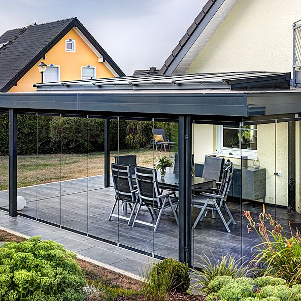 Blick auf die Terrassenüberdachung
