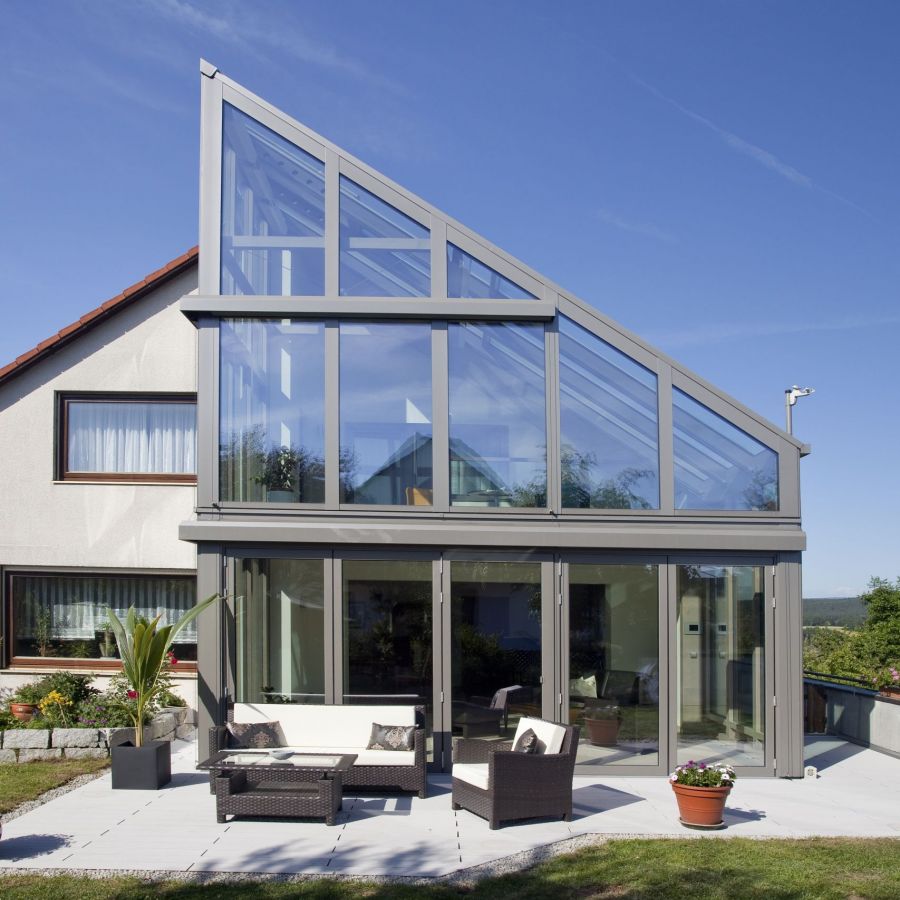 Ein Balkon integriert als Galerie im Wintergarten im Raum Bayreuth