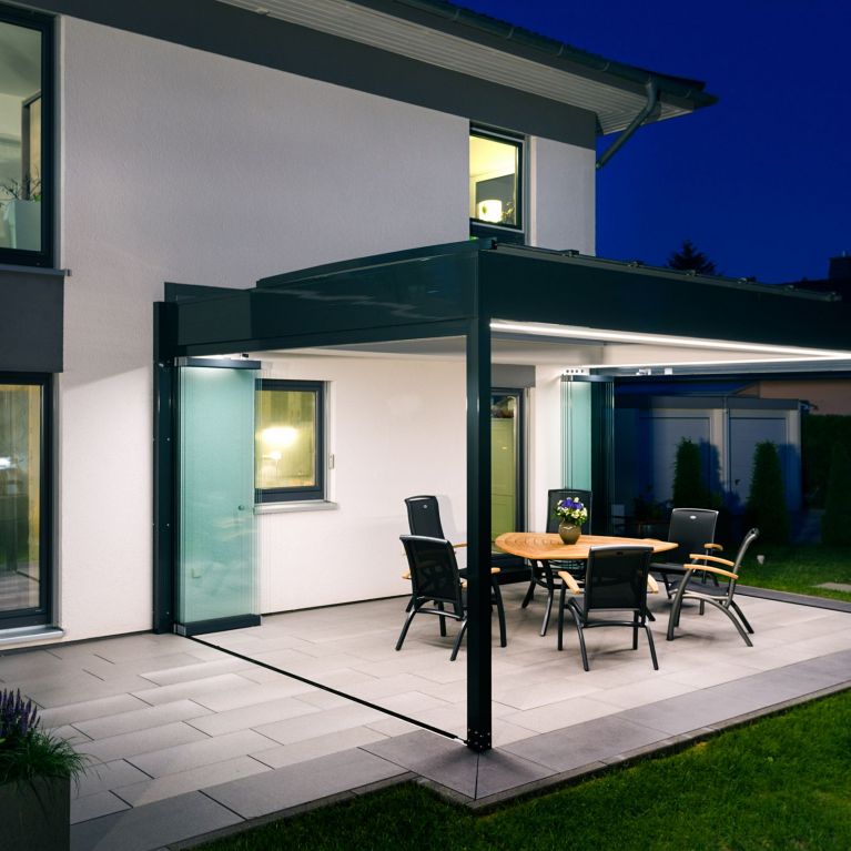 Terrassenüberdachung mit LED-Innenbeleuchtung