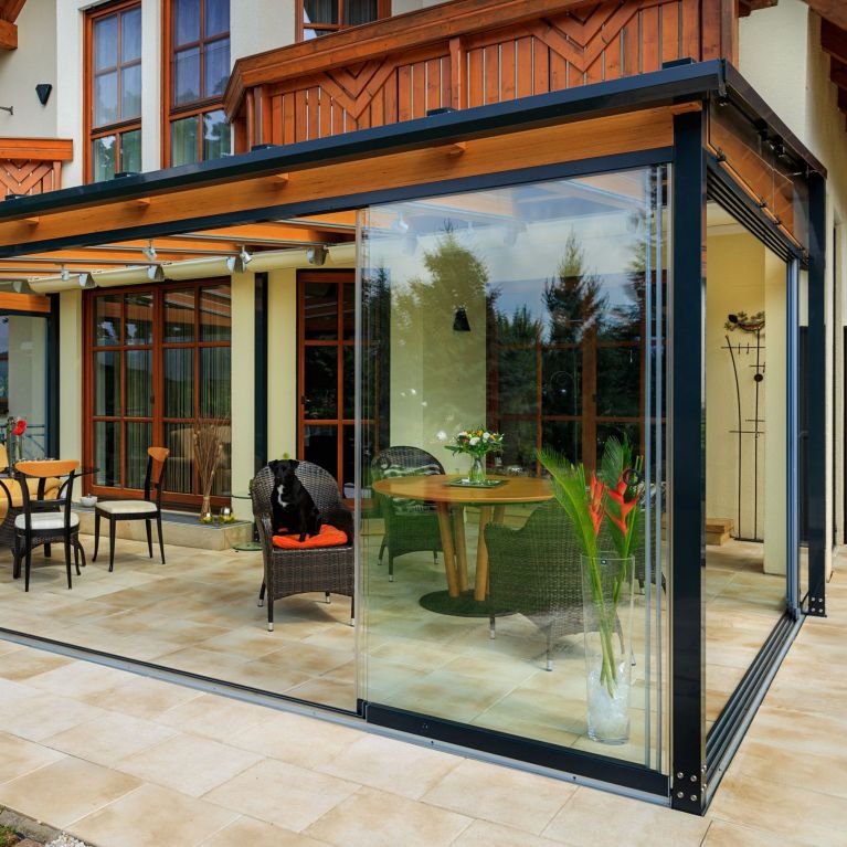 Seitliche Ansicht der Terrassenverglasung