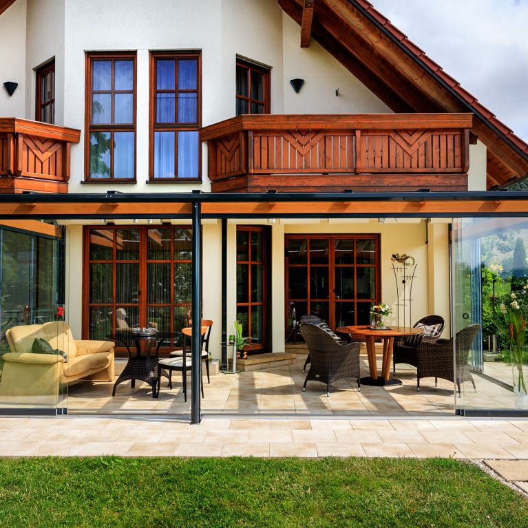Frontansicht der Terrassenverglasung