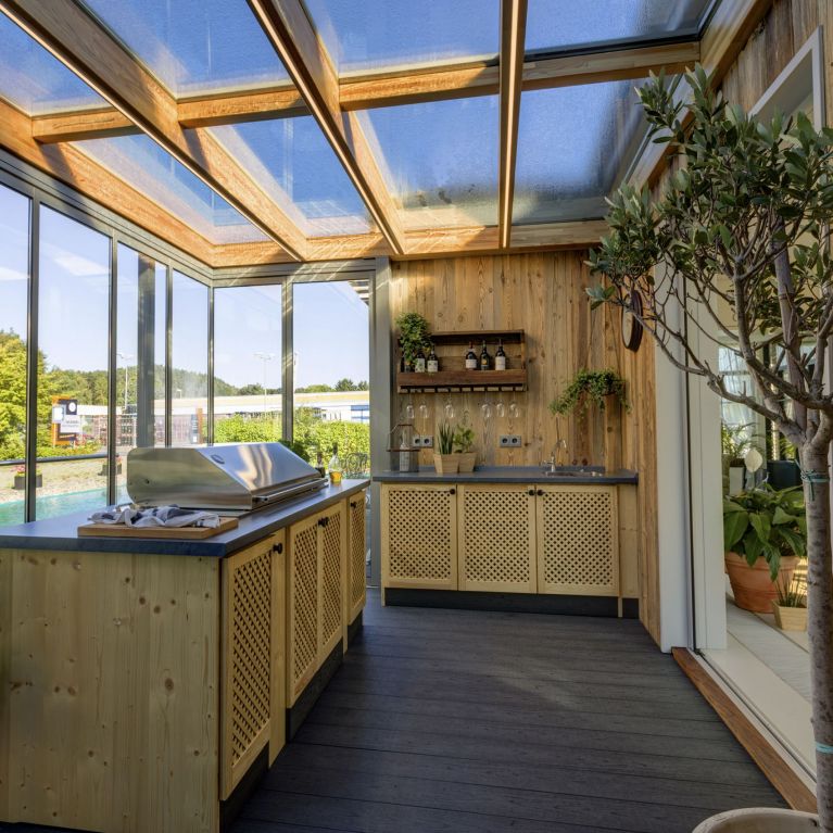 Geschlossene Terrassenüberdachung als Außenküche