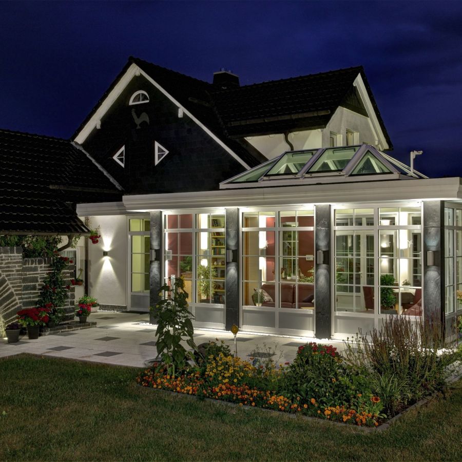 Orangerie-Wintergarten in Holz-Aluminiumausführung in der Fassade im Raum Triptis