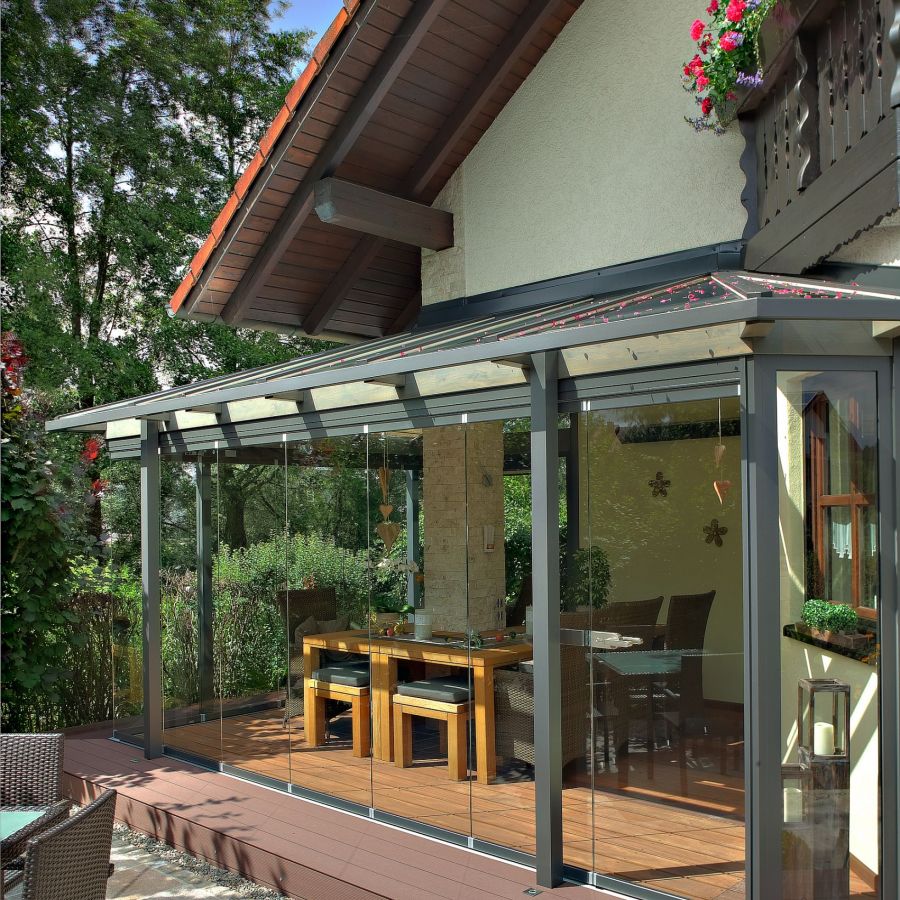 Verglasung einer Terrasse als Anbau eines Hauses im Raum Bamberg