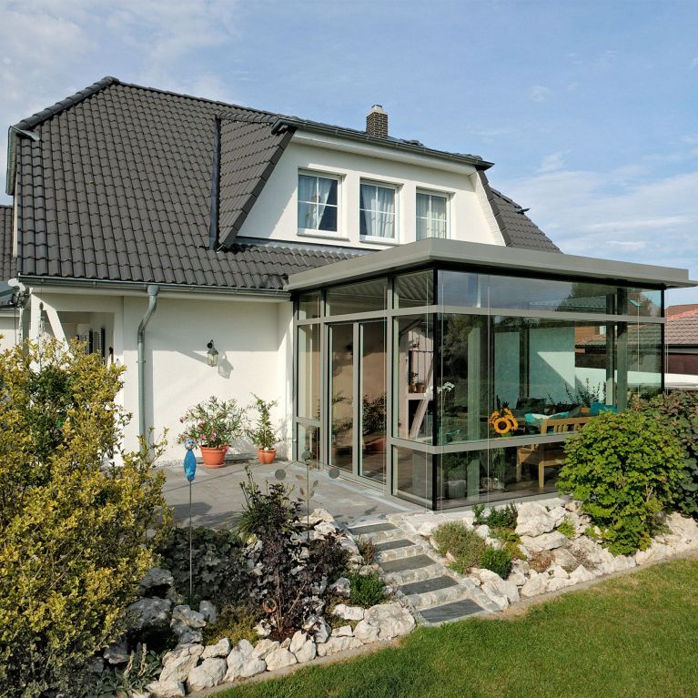 Rahmenlose, bodenbündige Verglasung