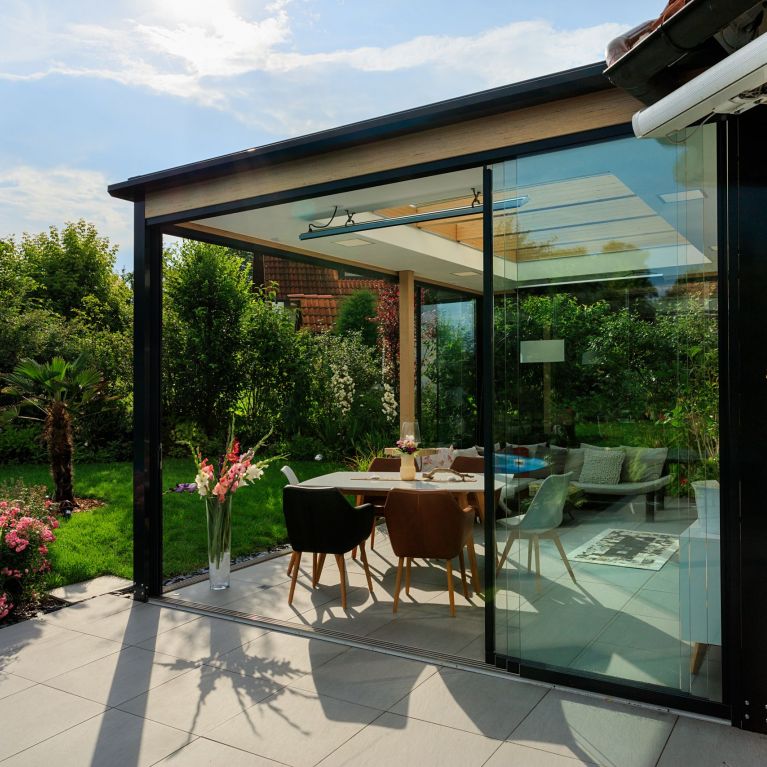 Seitliche Ansicht der Terrassenüberdachung