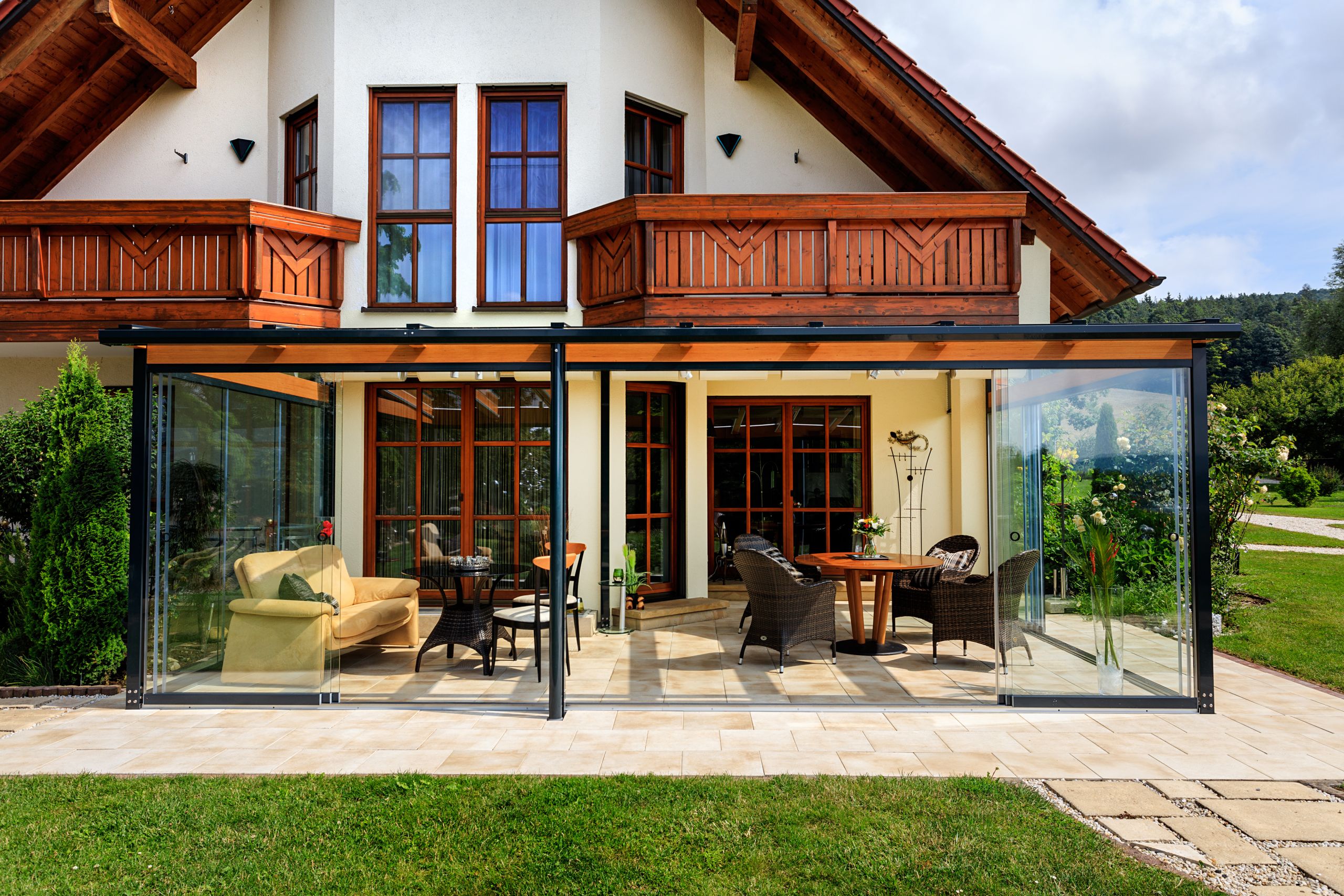 Glashaus als luftiger Freisitz im Raum Bamberg - BAUMANN Wintergarten